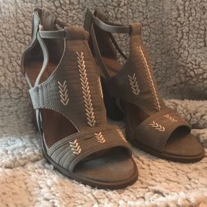 Tan Heeled sandals